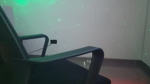 Snapshot of lizescobarxxx chatting on October 2025 07:42:01 AM Mistress Liz Escobarxxx online show from October 2025 07:42:01 AM