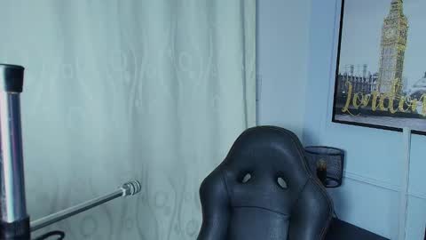 Snapshot of lizz_tender chatting on December 2024 11:20:02 AM Lizz online show from December 2024 11:20:02 AM