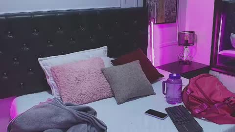 Snapshot of lizz_tender chatting on January 2025 11:53:01 AM Lizz online show from January 2025 11:53:01 AM