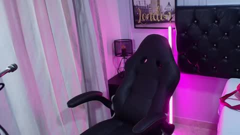Snapshot of lizz_tender chatting on January 2025 11:43:01 AM Lizz online show from January 2025 11:43:01 AM