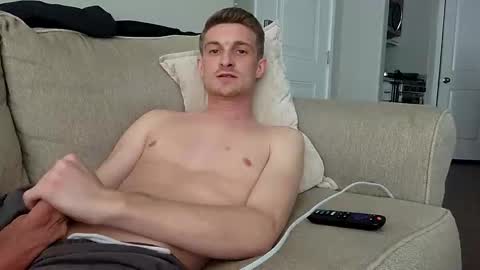 Snapshot of longroyaltyy chatting on December 2025 10:37:01 PM longroyaltyy online show from December 2025 10:37:01 PM