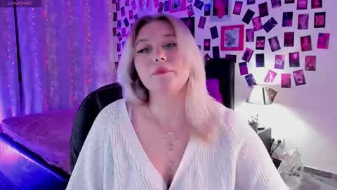 Snapshot of louisemous chatting on October 2025 03:34:02 PM Loise online show from October 2025 03:34:02 PM