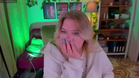 Snapshot of louisemous chatting on November 2025 10:25:02 PM Loise online show from November 2025 10:25:02 PM