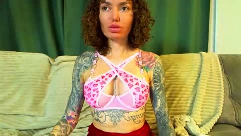 Snapshot of love_attation chatting on November 2025 01:44:02 AM Cute face online show from November 2025 01:44:02 AM