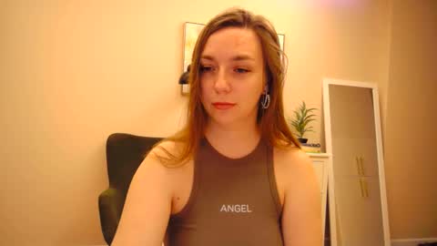 lucky_foryou_baby online show from December 2024 02:08:02 PM