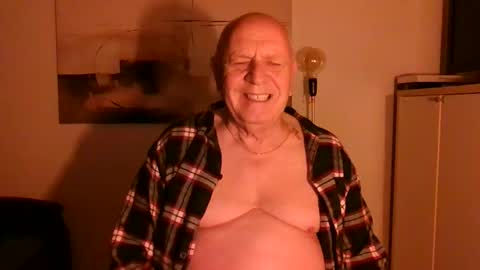 Luclostops online show from November 2025 04:17:02 AM