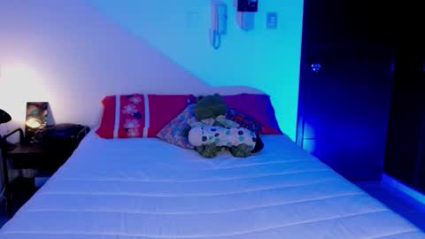 Lucya Fernanda  online show from September 2025 03:50:02 AM