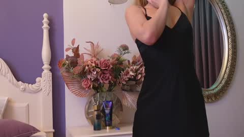 Snapshot of lucylexton chatting on December 2024 11:11:02 AM Lucy Lexton online show from December 2024 11:11:02 AM