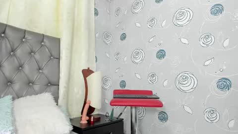 Snapshot of luna_evaa chatting on February 2025 09:11:02 PM Luna Eva online show from February 2025 09:11:02 PM