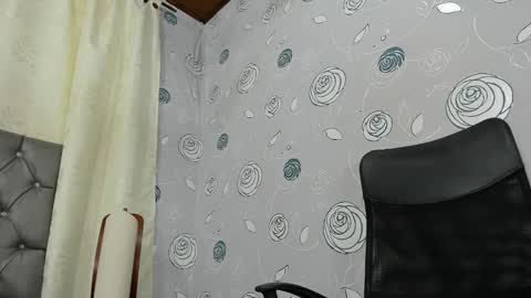 Snapshot of luna_evaa chatting on February 2025 05:57:02 PM Luna Eva online show from February 2025 05:57:02 PM