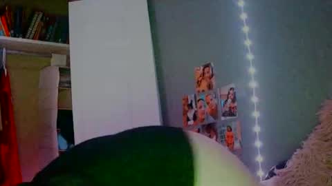 lunar_nightstar online show from December 2025 05:04:02 AM