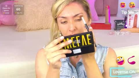 lunitadiva online show from November 2025 12:55:01 PM