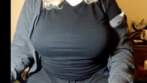 Snapshot of lunoviaxl chatting on November 2025 09:58:01 PM LunoviaXL online show from November 2025 09:58:01 PM