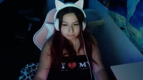 Snapshot of luvvespie chatting on November 2025 09:43:02 AM luvvespie online show from November 2025 09:43:02 AM