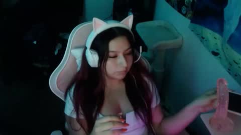 Snapshot of luvvespie chatting on November 2025 10:44:02 PM luvvespie online show from November 2025 10:44:02 PM