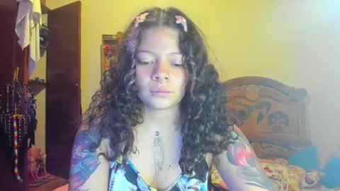 Snapshot of madam_sativa chatting on December 2024 03:33:01 PM di online show from December 2024 03:33:01 PM