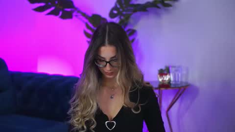 Snapshot of maddiebryggs chatting on November 2025 10:09:01 AM Maddie online show from November 2025 10:09:01 AM