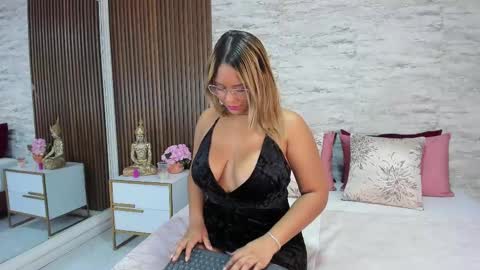 madisonhunterr_ online show from February 2025 07:22:02 PM