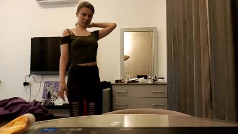 Snapshot of magaretunion chatting on November 2025 06:54:01 PM Margaret online show from November 2025 06:54:01 PM