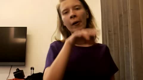 Snapshot of magaretunion chatting on November 2025 06:33:02 PM Margaret online show from November 2025 06:33:02 PM