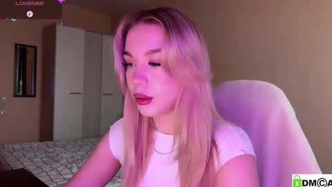 Snapshot of maksisisia chatting on December 2025 10:57:02 AM maksisisia online show from December 2025 10:57:02 AM