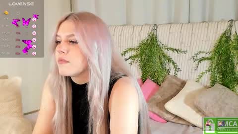 Snapshot of malisha_kiss chatting on November 2025 09:31:01 AM Masha online show from November 2025 09:31:01 AM