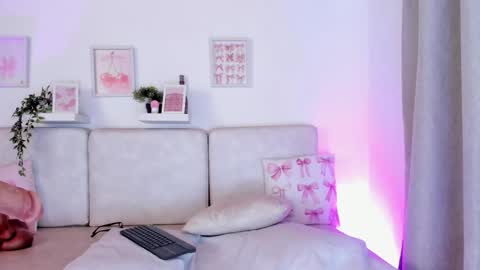 Snapshot of malka_burning chatting on November 2025 08:42:02 PM Malka online show from November 2025 08:42:02 PM