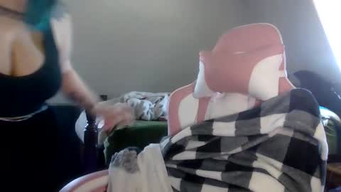 Snapshot of manicpixiepop chatting on December 2025 06:16:01 PM ManicPixiePop online show from December 2025 06:16:01 PM