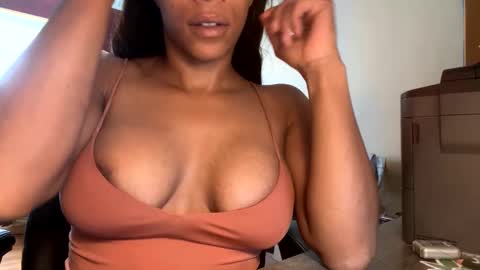 Snapshot of margaux_lumiere chatting on September 2025 10:09:01 PM margaux_lumiere online show from September 2025 10:09:01 PM