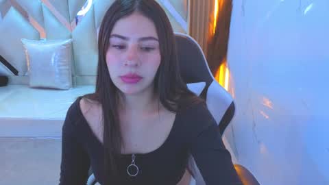 Mariana  online show from September 2025 01:00:01 PM