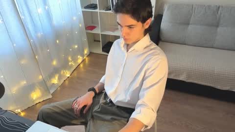 Snapshot of mark_romal chatting on November 2025 10:04:02 AM Mark online show from November 2025 10:04:02 AM