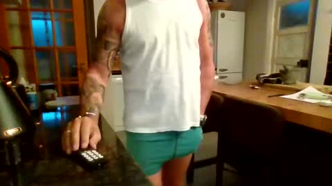 Snapshot of masked_masturbation_couple chatting on October 2025 06:22:02 AM Masked Masturbation Couple online show from October 2025 06:22:02 AM