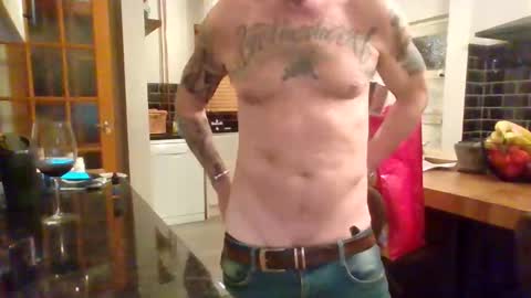 Snapshot of masked_masturbation_couple chatting on December 2025 11:21:01 PM Masked Masturbation Couple online show from December 2025 11:21:01 PM