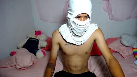 matias18__ online show from September 2025 03:28:01 PM