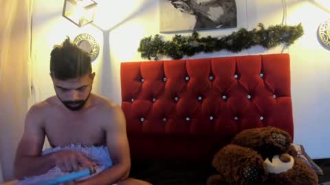 Max  Ashley online show from December 2024 04:49:01 PM