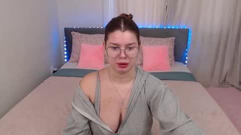 Melanie online show from November 2025 05:07:01 AM