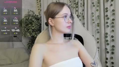 Snapshot of mell_milles chatting on October 2025 03:13:01 PM mell milles online show from October 2025 03:13:01 PM