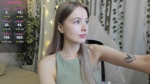 Snapshot of mell_milles chatting on December 2025 01:49:01 PM mell milles online show from December 2025 01:49:01 PM