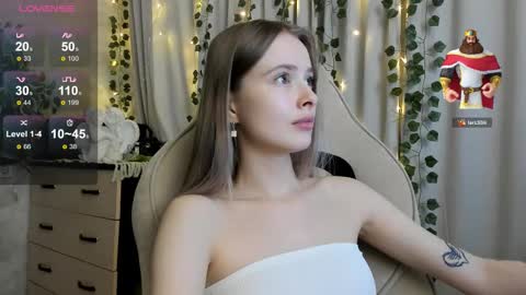 Snapshot of mell_milles chatting on December 2025 03:28:02 PM mell milles online show from December 2025 03:28:02 PM