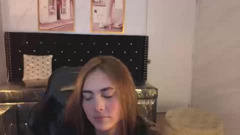 Mia  online show from September 2025 09:59:02 PM