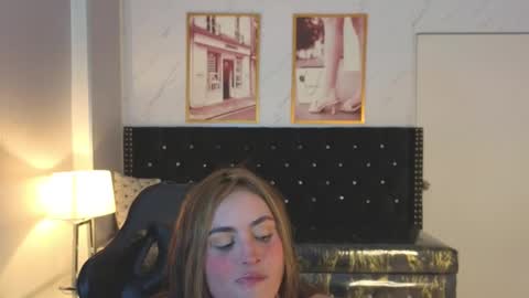 Mia  online show from September 2025 08:53:01 PM