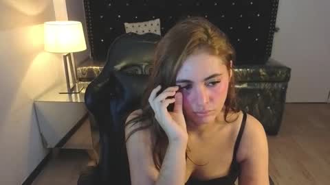 Mia  online show from September 2025 08:21:02 PM