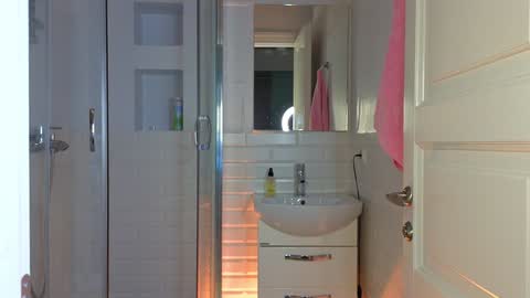 Mia online show from January 2025 09:15:01 AM