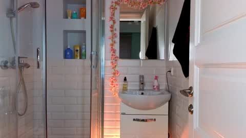 Mia online show from January 2025 11:59:02 AM