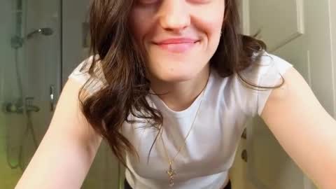 Mia online show from February 2025 07:23:01 AM