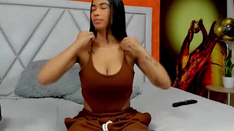 MIA KLEIM online show from December 2025 01:36:01 AM