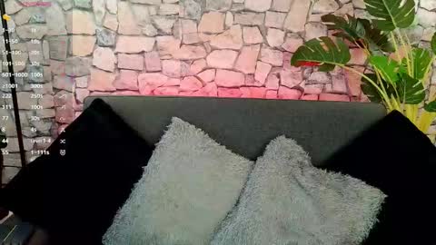 Snapshot of mia_roux1 chatting on November 2025 06:29:01 PM Mia online show from November 2025 06:29:01 PM