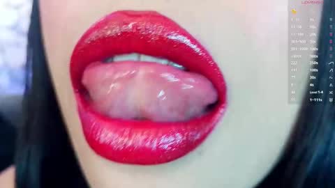 Snapshot of mia_roux1 chatting on November 2025 05:33:02 PM Mia online show from November 2025 05:33:02 PM