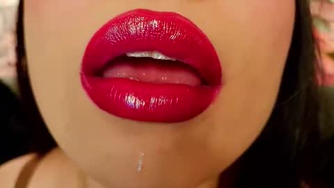 Snapshot of mia_roux1 chatting on November 2025 05:18:01 AM Mia online show from November 2025 05:18:01 AM