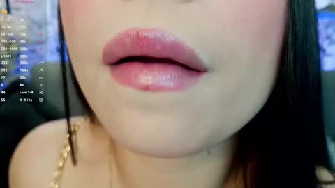 Snapshot of mia_roux1 chatting on December 2025 12:09:02 AM Mia online show from December 2025 12:09:02 AM